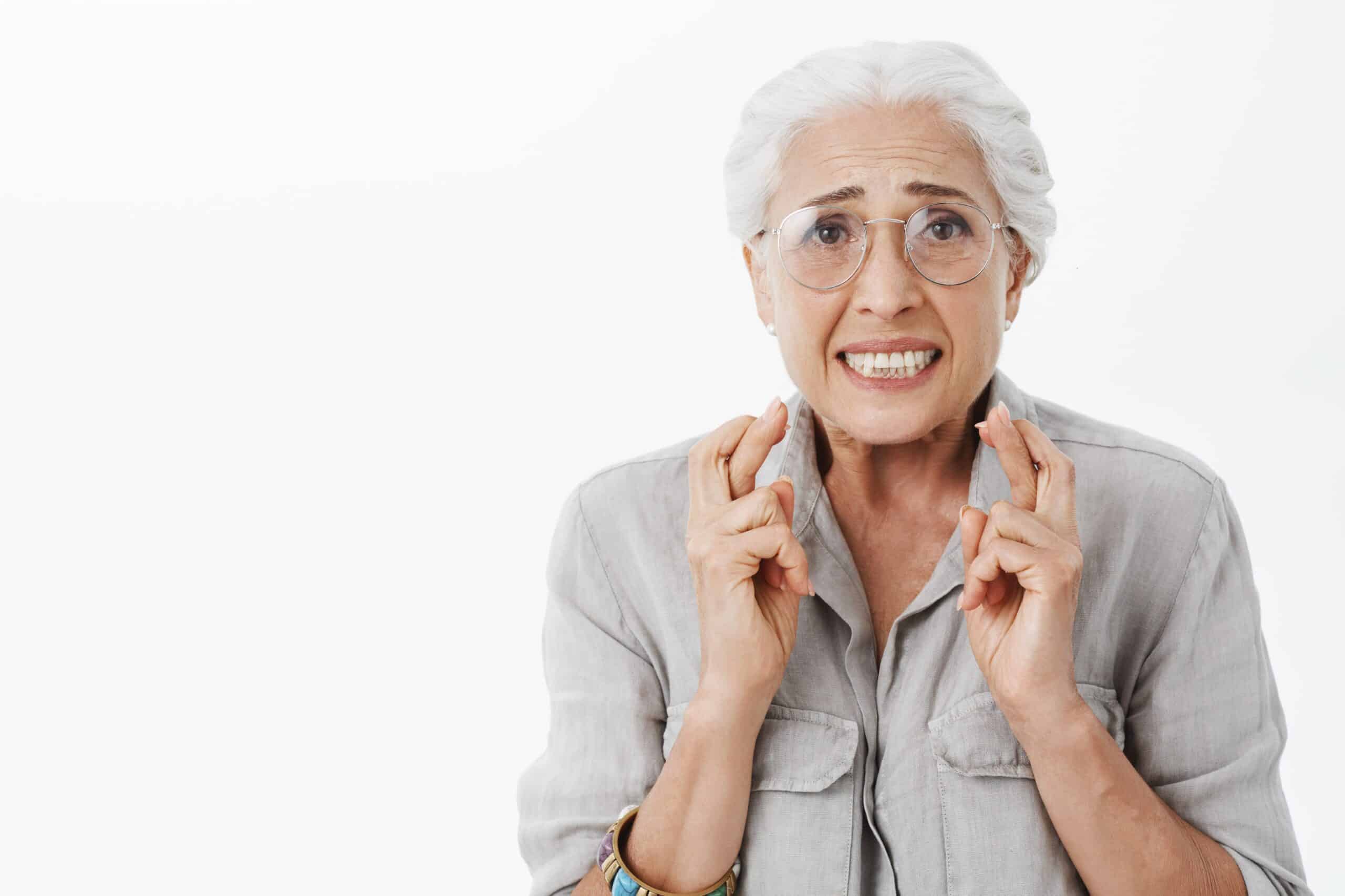 Cuidado Dental para Personas Mayores: Manteniendo Sonrisas Saludables a lo Largo de los Años